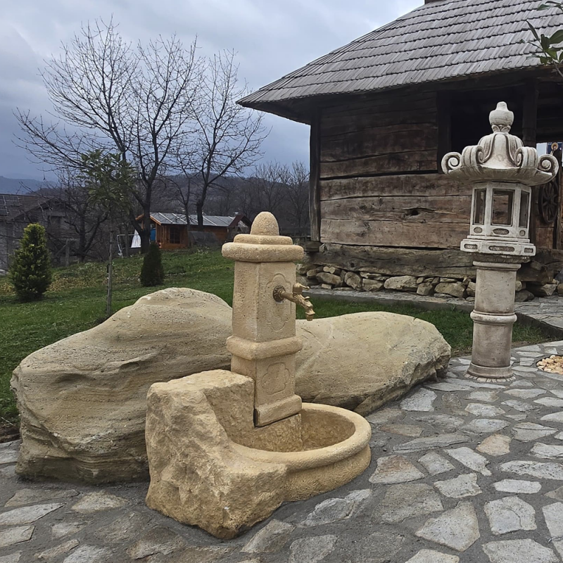 Fântână din beton pentru grădină Crotone, bej